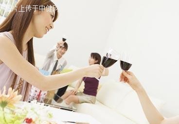 女人适当饮酒 减肥又美容